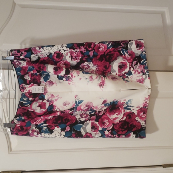 NWT White House Black Market Floral Pencil Skirt Size 10 - Picture 4 of 5